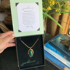 Jewelmint Romantic Pine Pendant